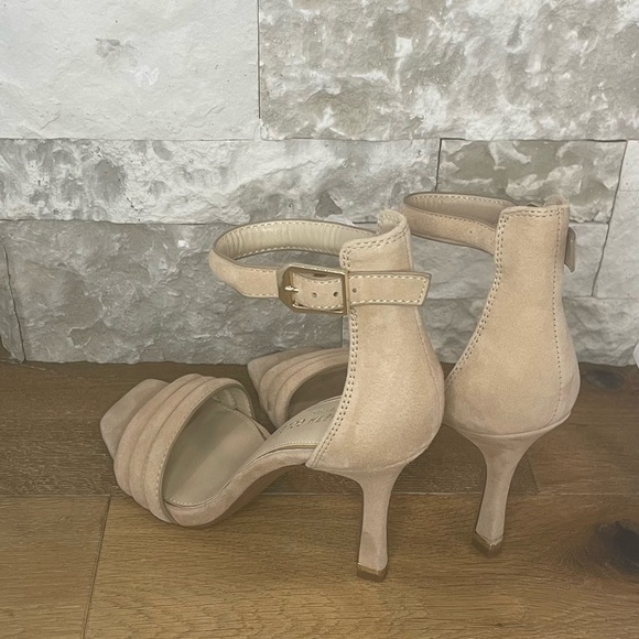 KENNETH COLE NEW YORK HART WOMENS HEEL. Wear any occasion SIZE 6.5 BUFF NWT - Picture 8 of 9